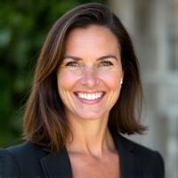 Smiling professional woman in Portland, image for testimonial.